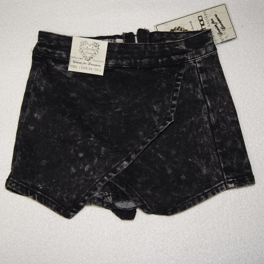 Boohoo Remi Black Ice Wash Denim Skort